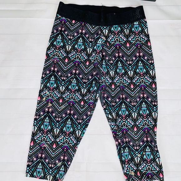 VS Pink Ultimate Capri Yoga Pants M - Picture 3 of 9